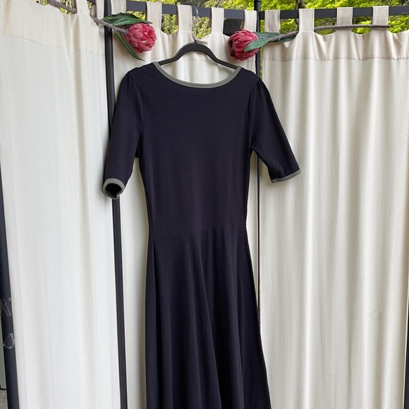 ❗️SOLD❗️EUC- LULAROE BLACK W/GREEN TRIM FLARED MAXI DRESS - Picture 14 of 14
